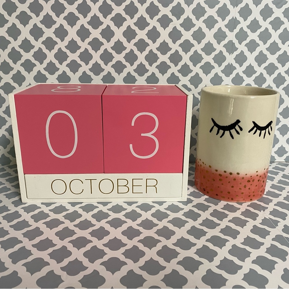Desk accessories